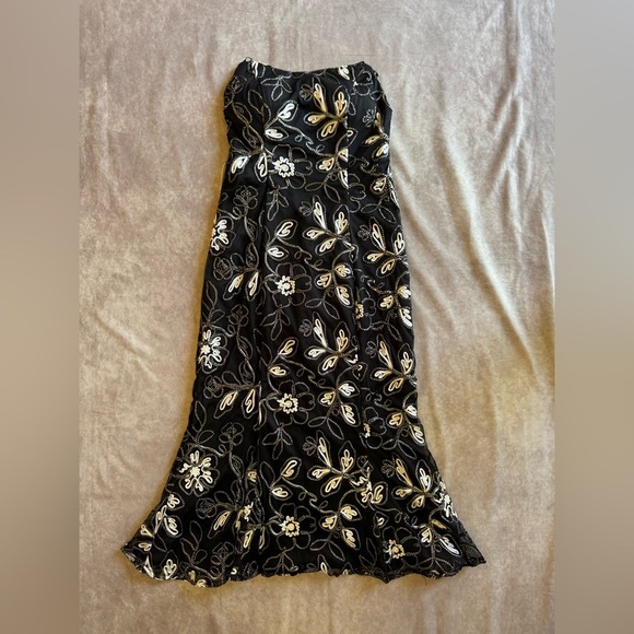 Betsy & Adam Black and White Strapless Gown - Picture 4 of 10